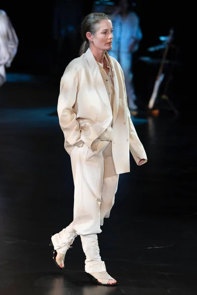 Look 5